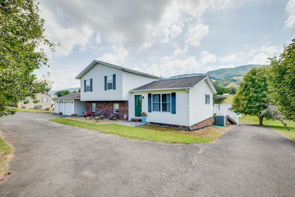3863 Mountain Road Cedar Bluff, VA 24609 - Photo 7 of 45 Gallery Image 7