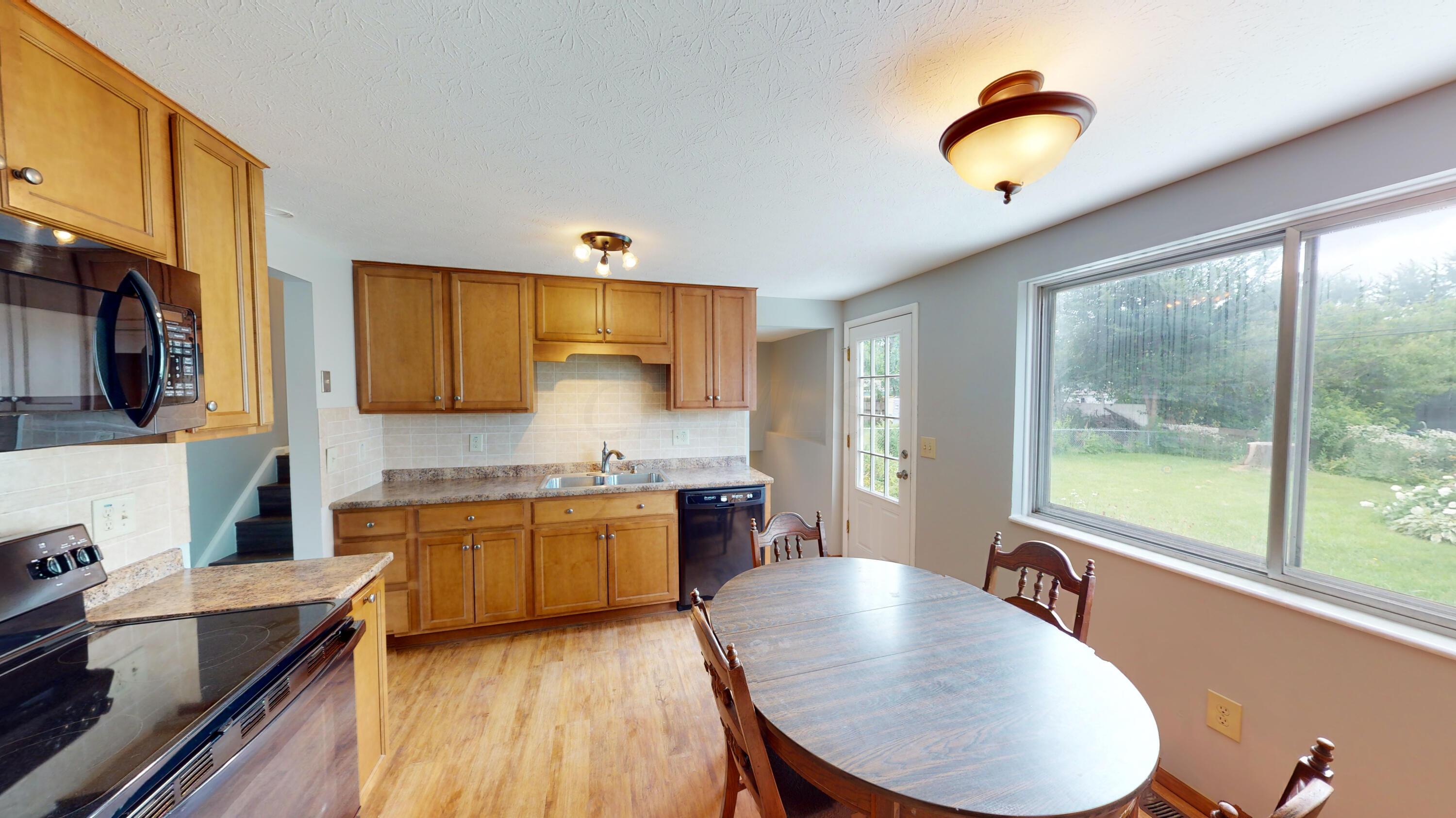 1977 Tupsfield Road Columbus, OH 43229 - Photo 8 of 39 1977-Tupsfield-Rd-06302023_214531