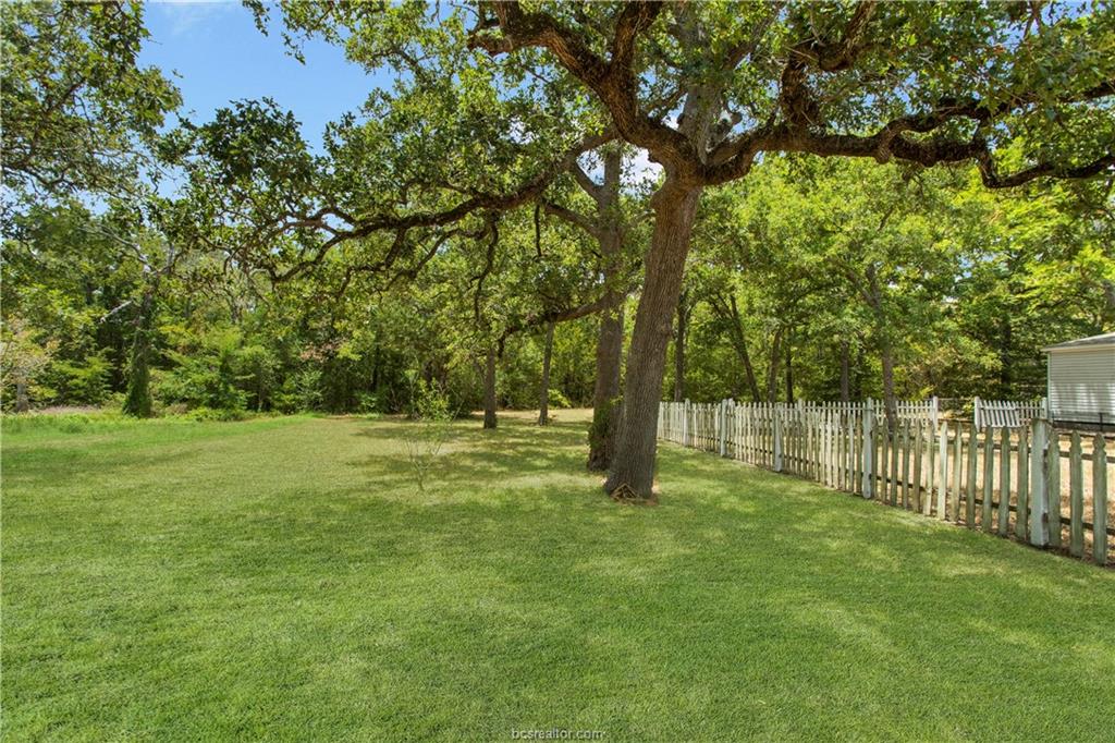 5846 Thousand Oaks Road College Station, TX 77845 - Photo 4 of 25