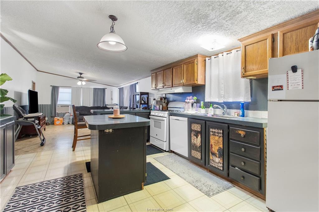 5846 Thousand Oaks Road College Station, TX 77845 - Photo 9 of 25