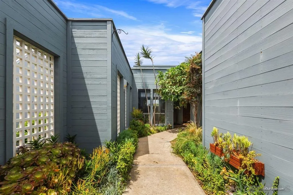 1031 America Way Del Mar, CA 92014 - Photo 21 of 25 a front view of a house
