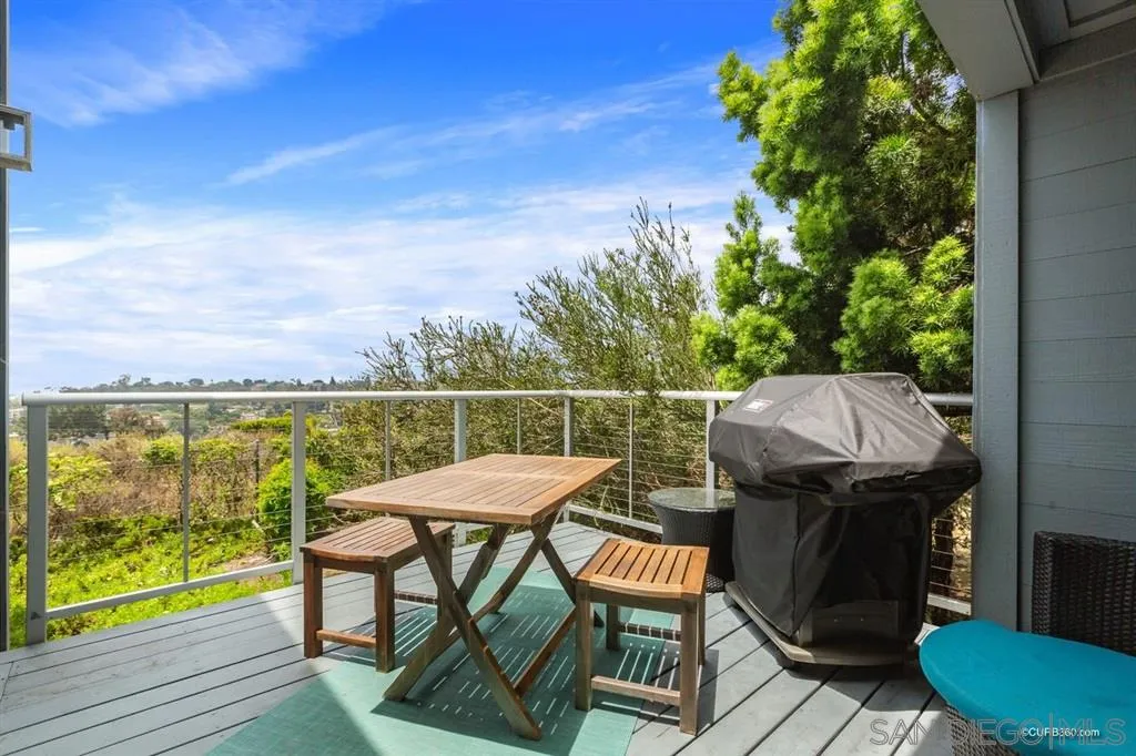 1031 America Way Del Mar, CA 92014 - Photo 4 of 25 an outdoor space with furniture