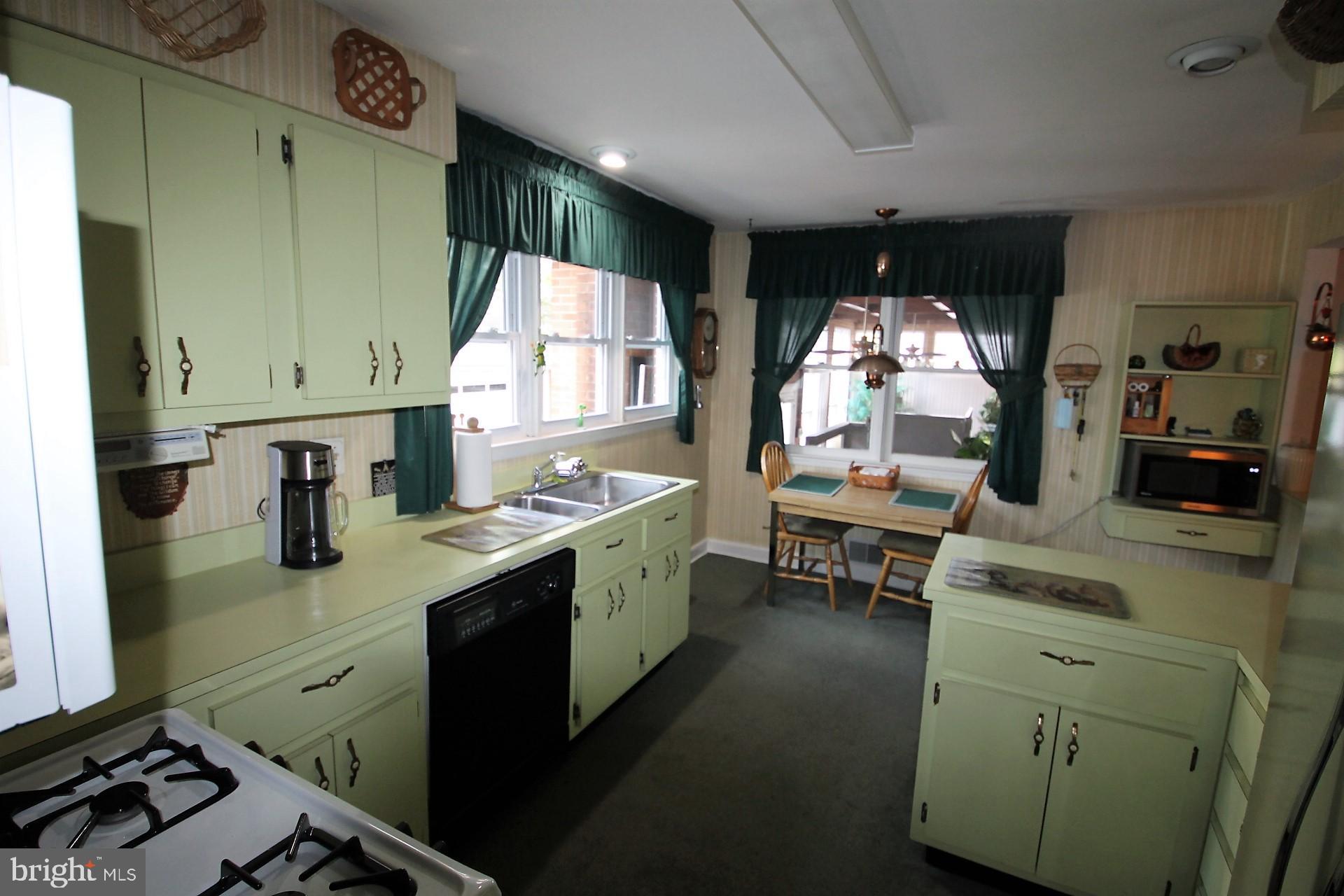 7777 Tick Neck Road Pasadena, MD 21122 - Photo 8 of 35 Main Kitchen