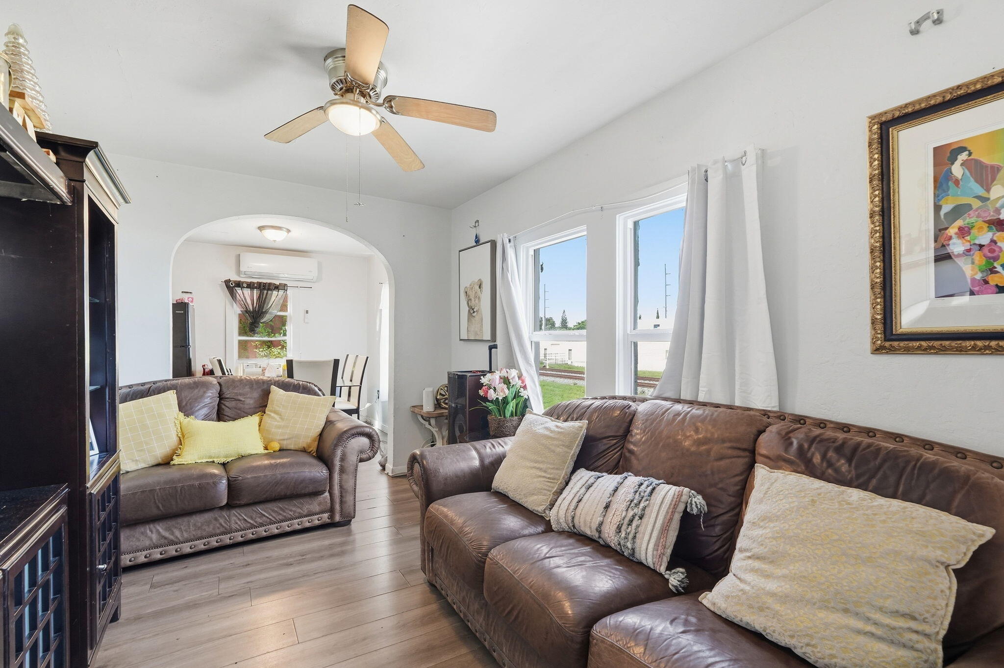 528 Churchill Road West Palm Beach, FL 33405 - Photo 23 of 38 528_UL_Living Room_001