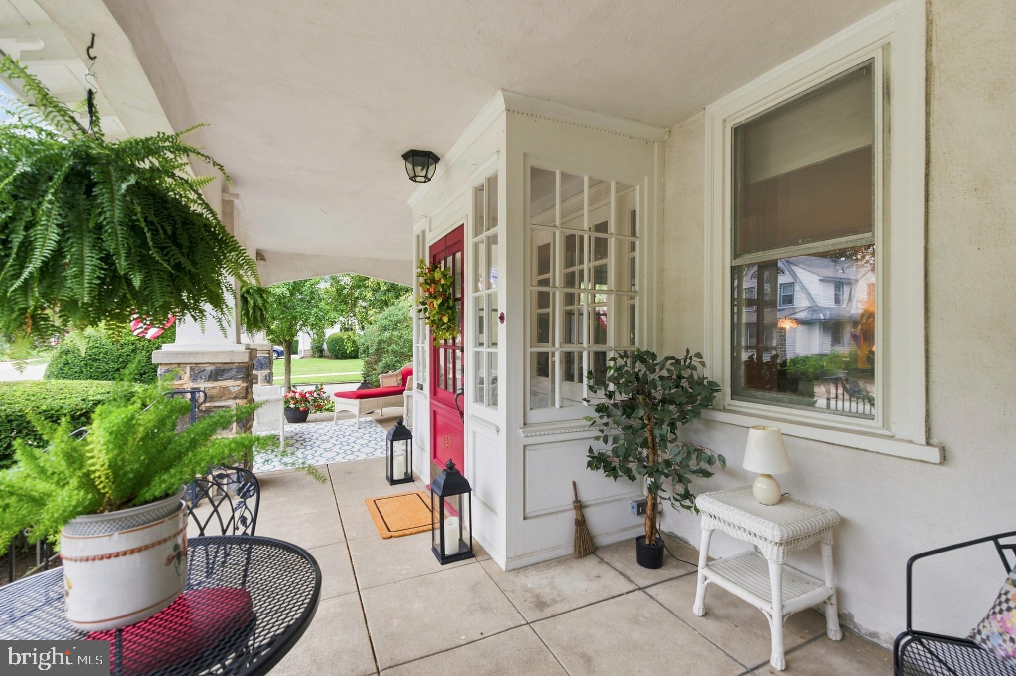 Charming entryway with lush greenery.