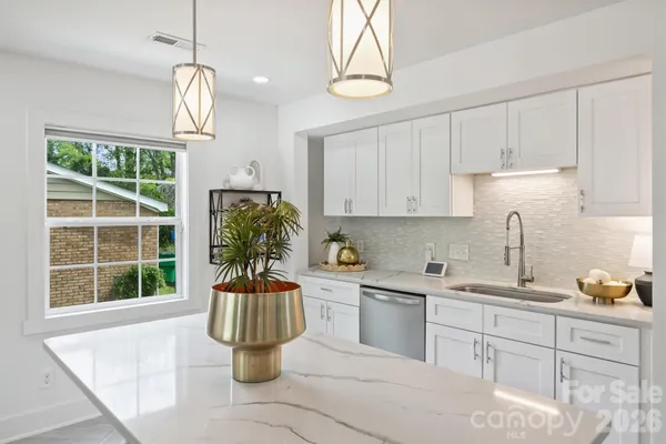 $450,000 | 2314 Crestview Drive, Charlotte, NC 28216