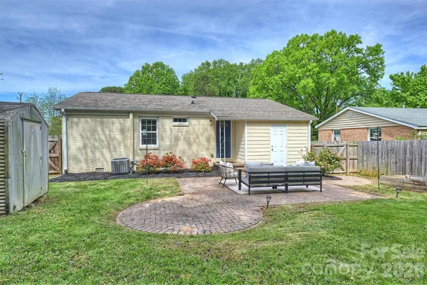 $450,000 | 2314 Crestview Drive, Charlotte, NC 28216
