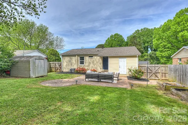 $450,000 | 2314 Crestview Drive, Charlotte, NC 28216