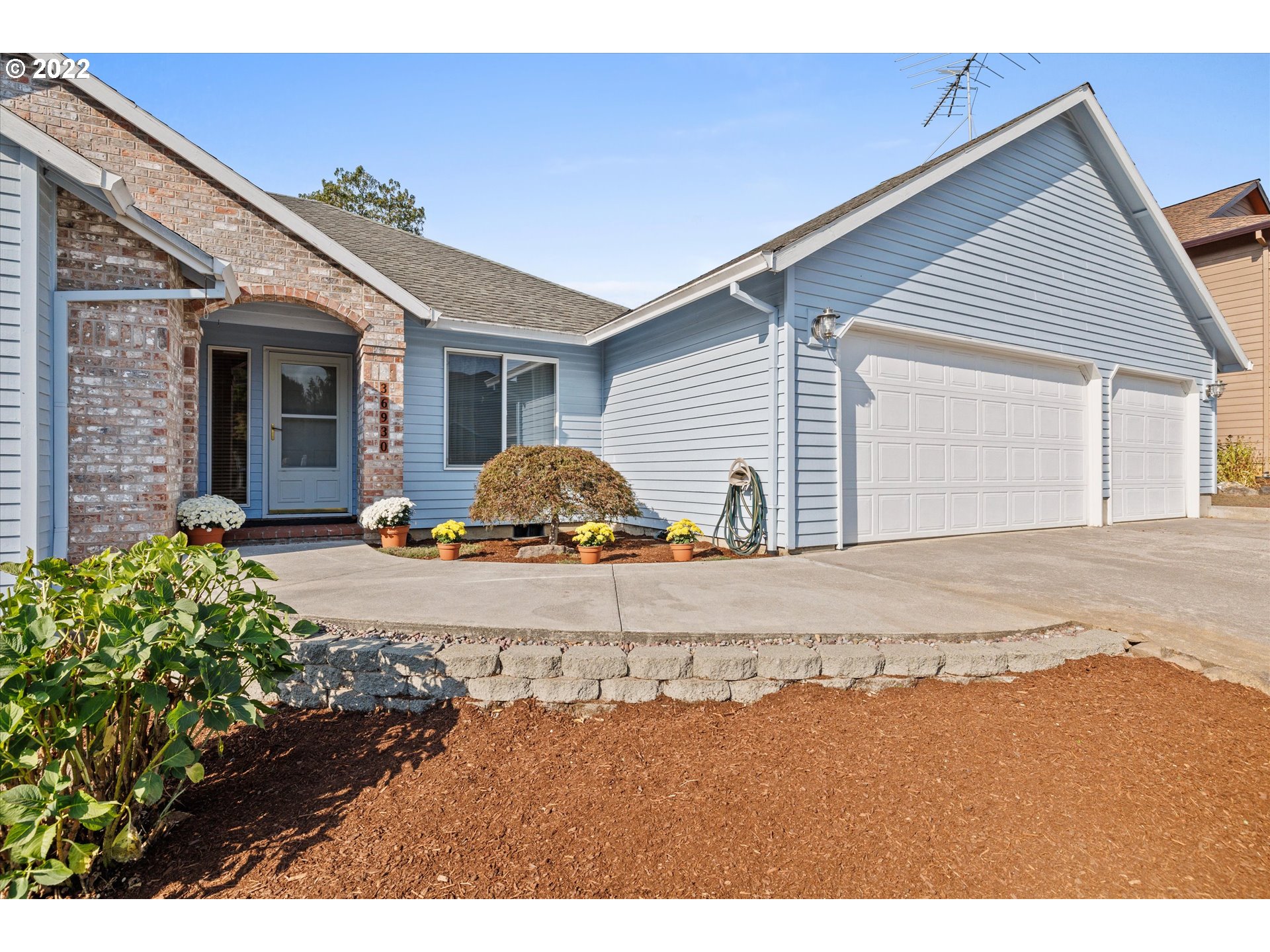 36930 Eldridge Drive Sandy, OR 97055 - Photo 1 of 32 a front view of a house with a garden