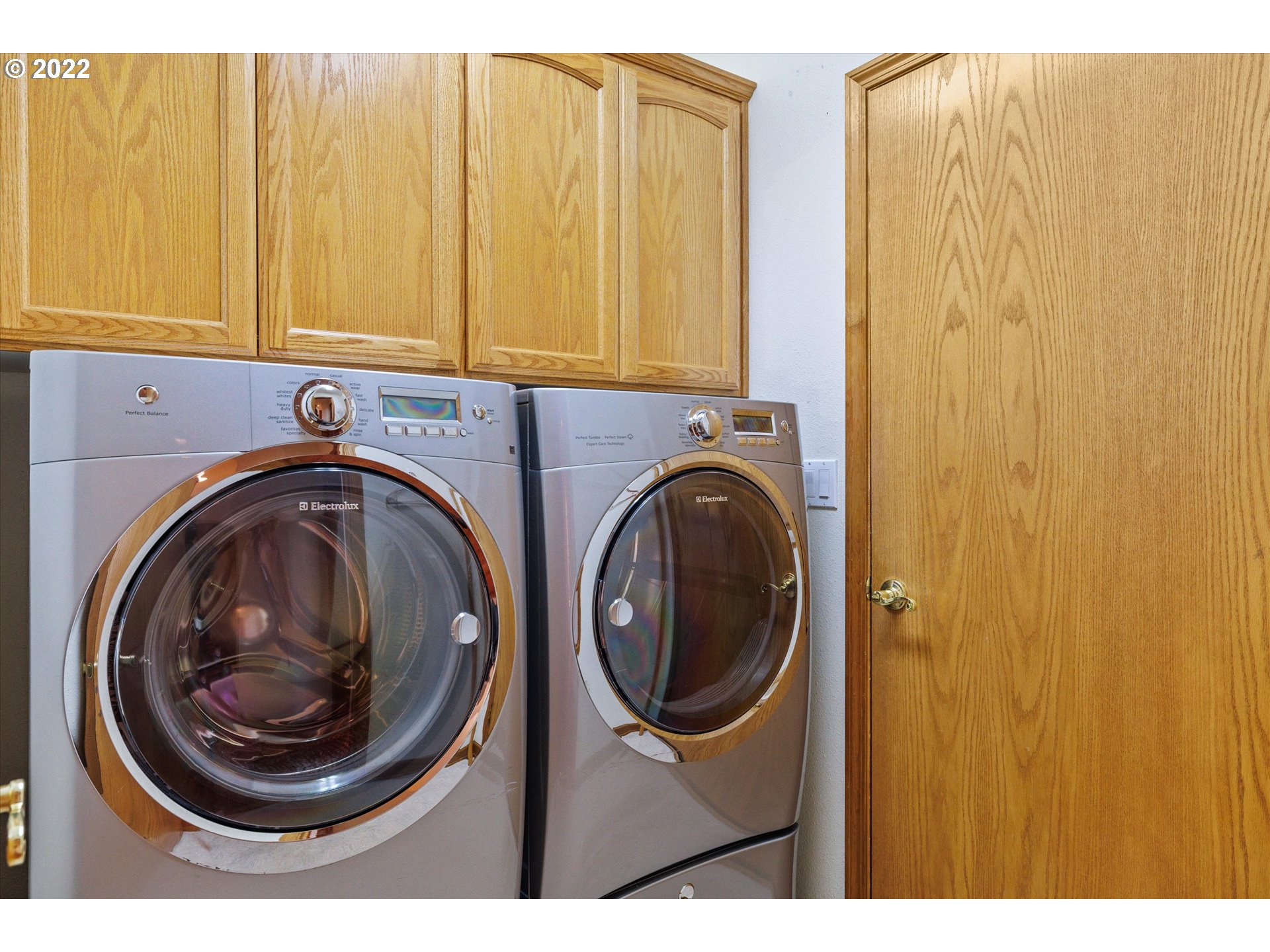 36930 Eldridge Drive Sandy, OR 97055 - Photo 13 of 32 a view of a utility room with washer and dryer