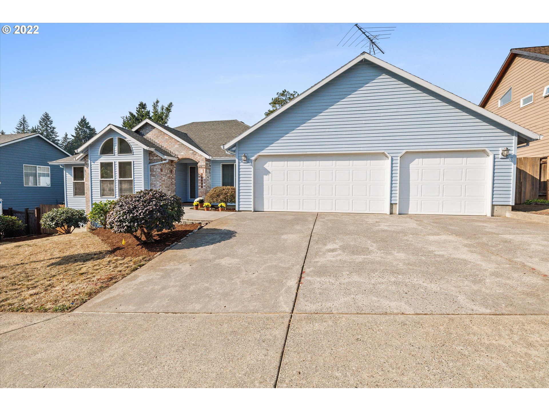 36930 Eldridge Drive Sandy, OR 97055 - Photo 3 of 32 a front view of a house with a yard