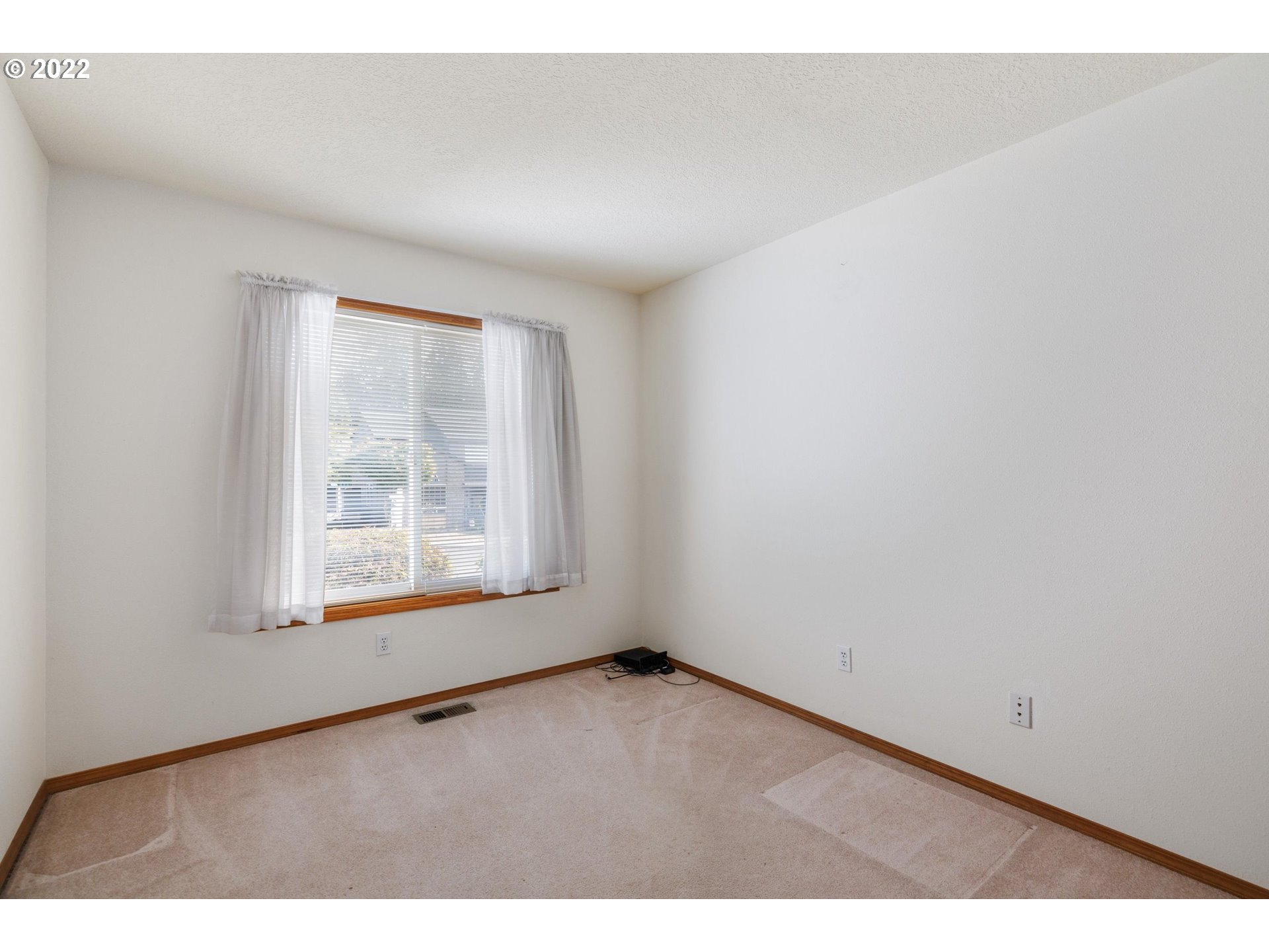 36930 Eldridge Drive Sandy, OR 97055 - Photo 9 of 32 an empty room with a window