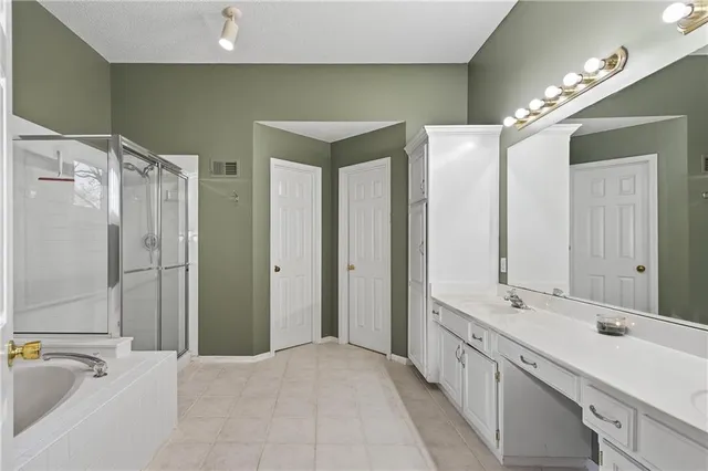 $550,000 | 13800 West 75th Court, Shawnee, KS 66216