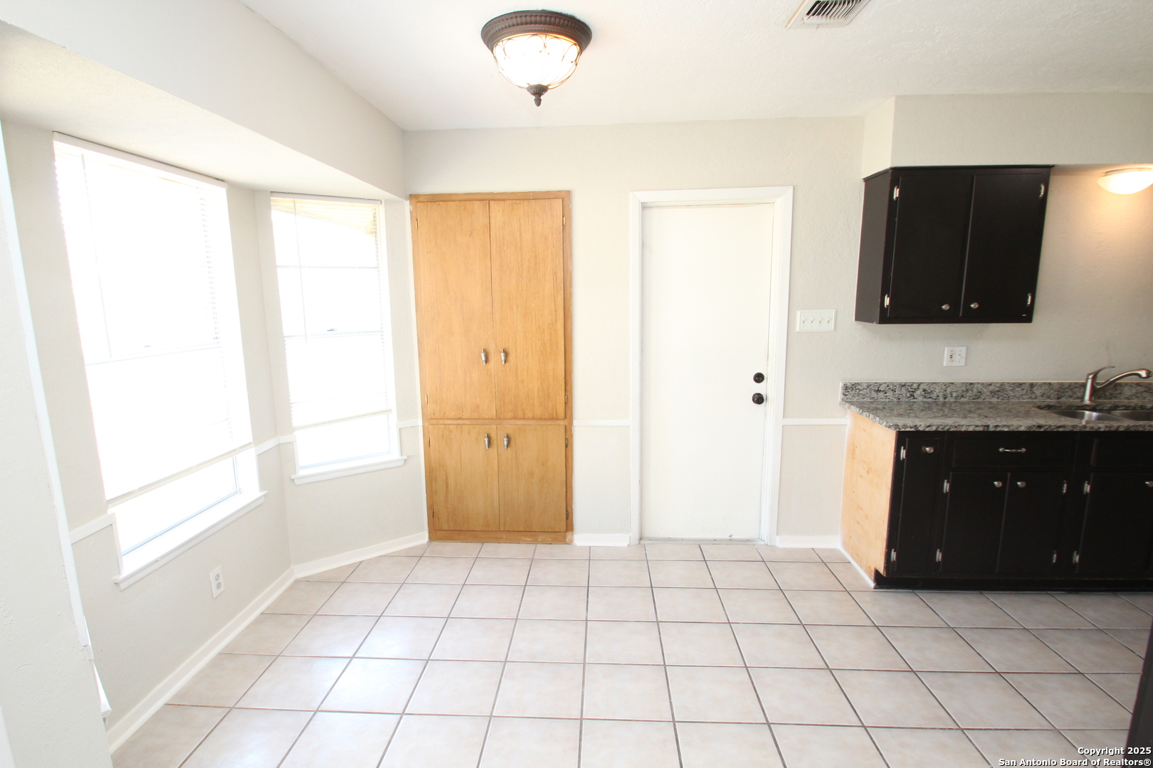 310 Threadneedle Lane San Antonio, TX 78227 - Photo 10 of 27