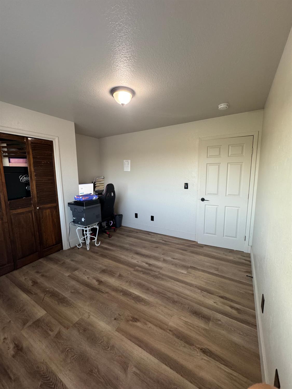 5931 Claribel Road Oakdale, CA 95361 - Photo 23 of 29 a view of a livingroom with furniture