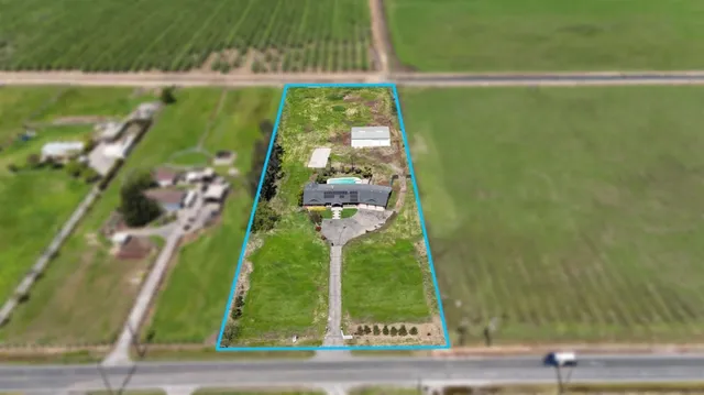 a view of a tennis court