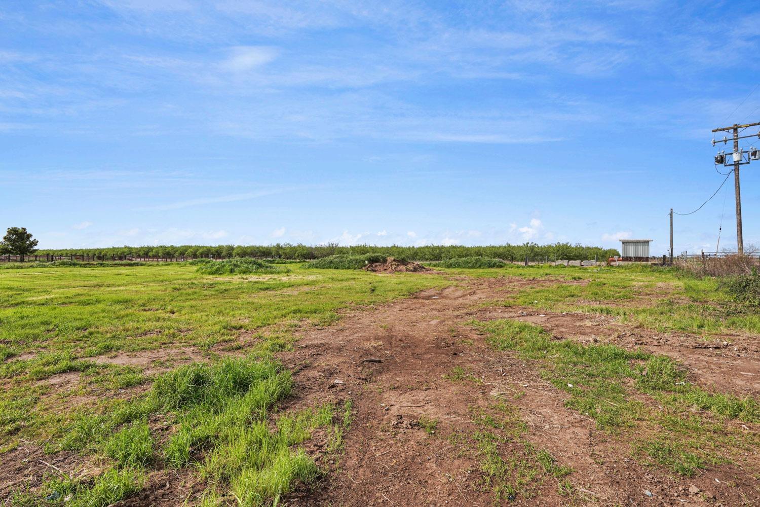 5931 Claribel Road Oakdale, CA 95361 - Photo 4 of 29 a view of a ocean view