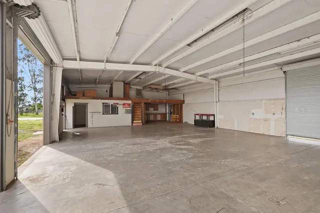 a view of a house with backyard