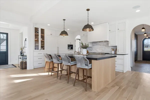 $2,379,800 | 15540 52nd Place North, Plymouth, MN 55446