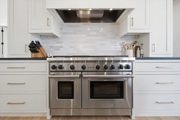 $2,379,800 | 15540 52nd Place North, Plymouth, MN 55446