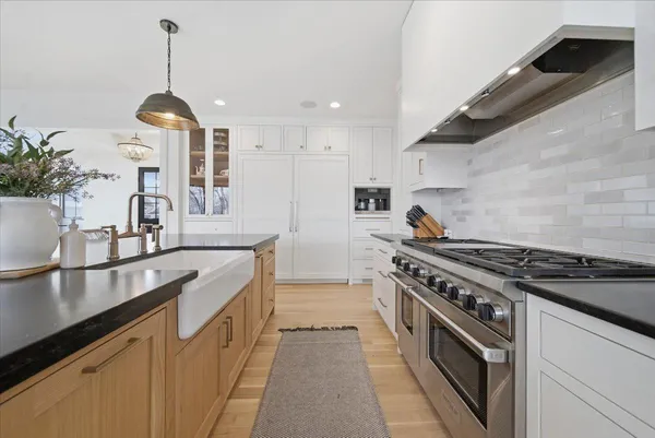 $2,379,800 | 15540 52nd Place North, Plymouth, MN 55446