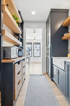 $2,379,800 | 15540 52nd Place North, Plymouth, MN 55446