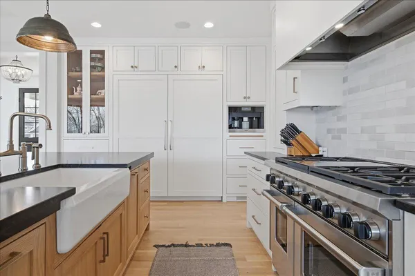 $2,379,800 | 15540 52nd Place North, Plymouth, MN 55446