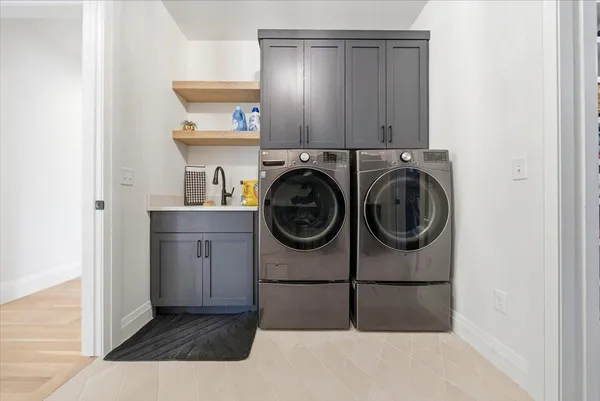 $2,379,800 | 15540 52nd Place North, Plymouth, MN 55446