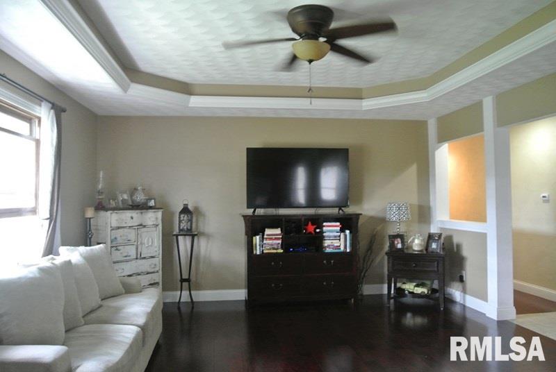 1003 South Johanson Road Peoria, IL 61607 - Photo 2 of 26 Gallery Image 2