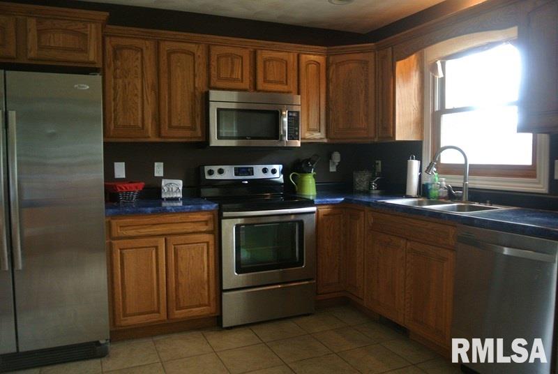 1003 South Johanson Road Peoria, IL 61607 - Photo 7 of 26 Gallery Image 7