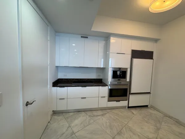 $8,250 | 16001 Collins Avenue, Unit 2207, Sunny Isles Beach, FL 33160
