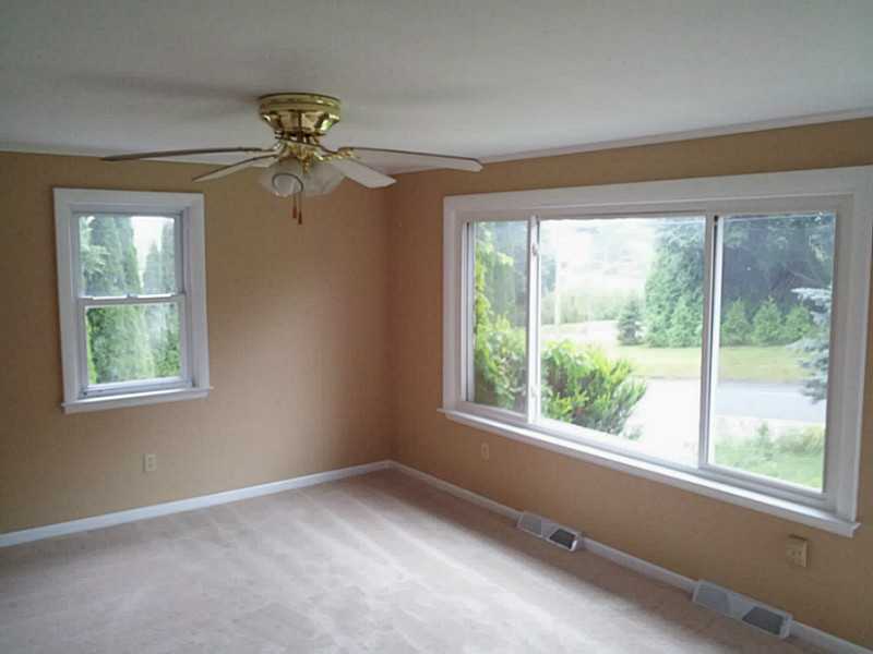 235 Foddering Farm Road Narragansett, RI 02882 - Photo 12 of 25 Living Room.