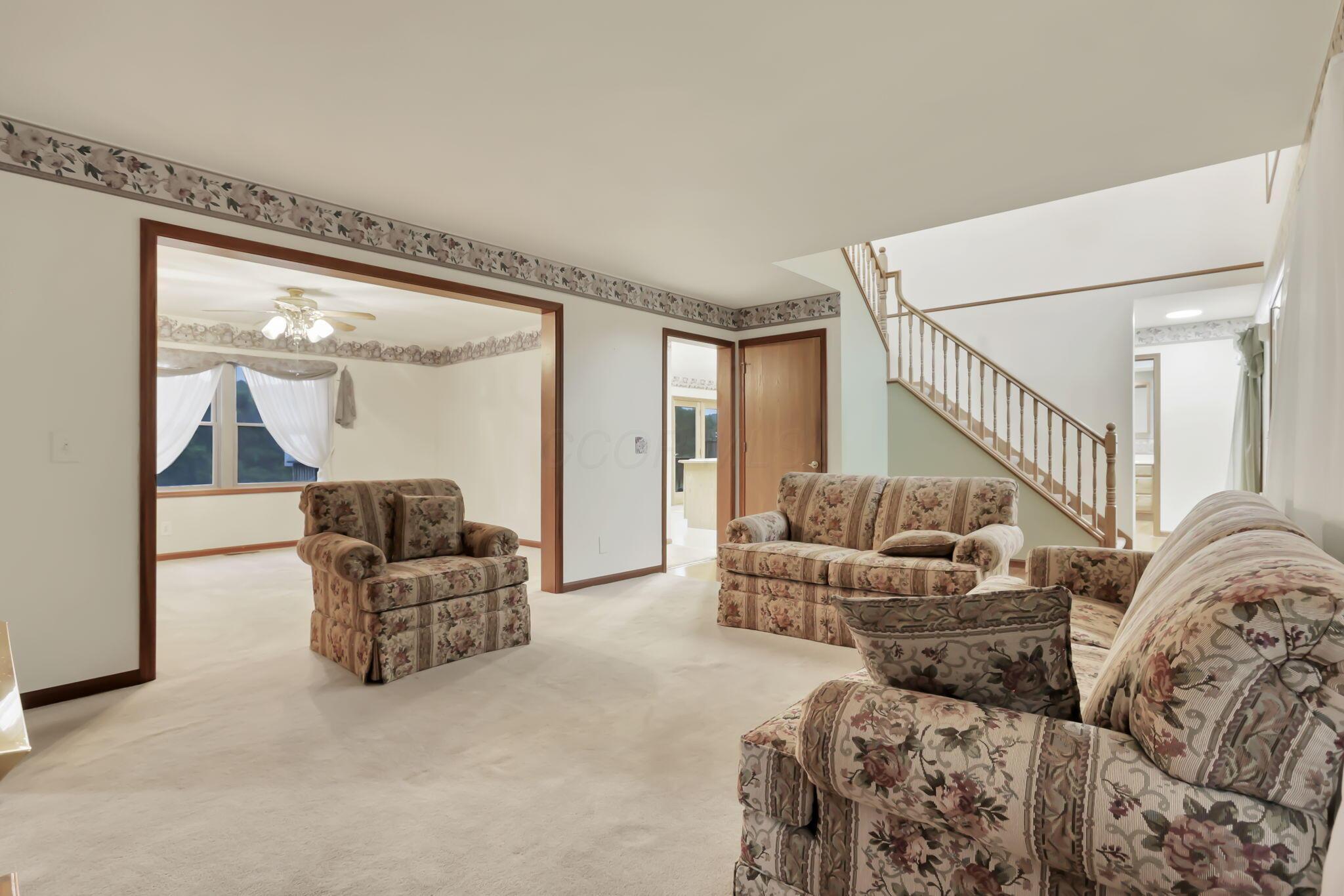 11839 Flint Ridge Road Southeast Newark, OH 43056 - Photo 6 of 50 Living room