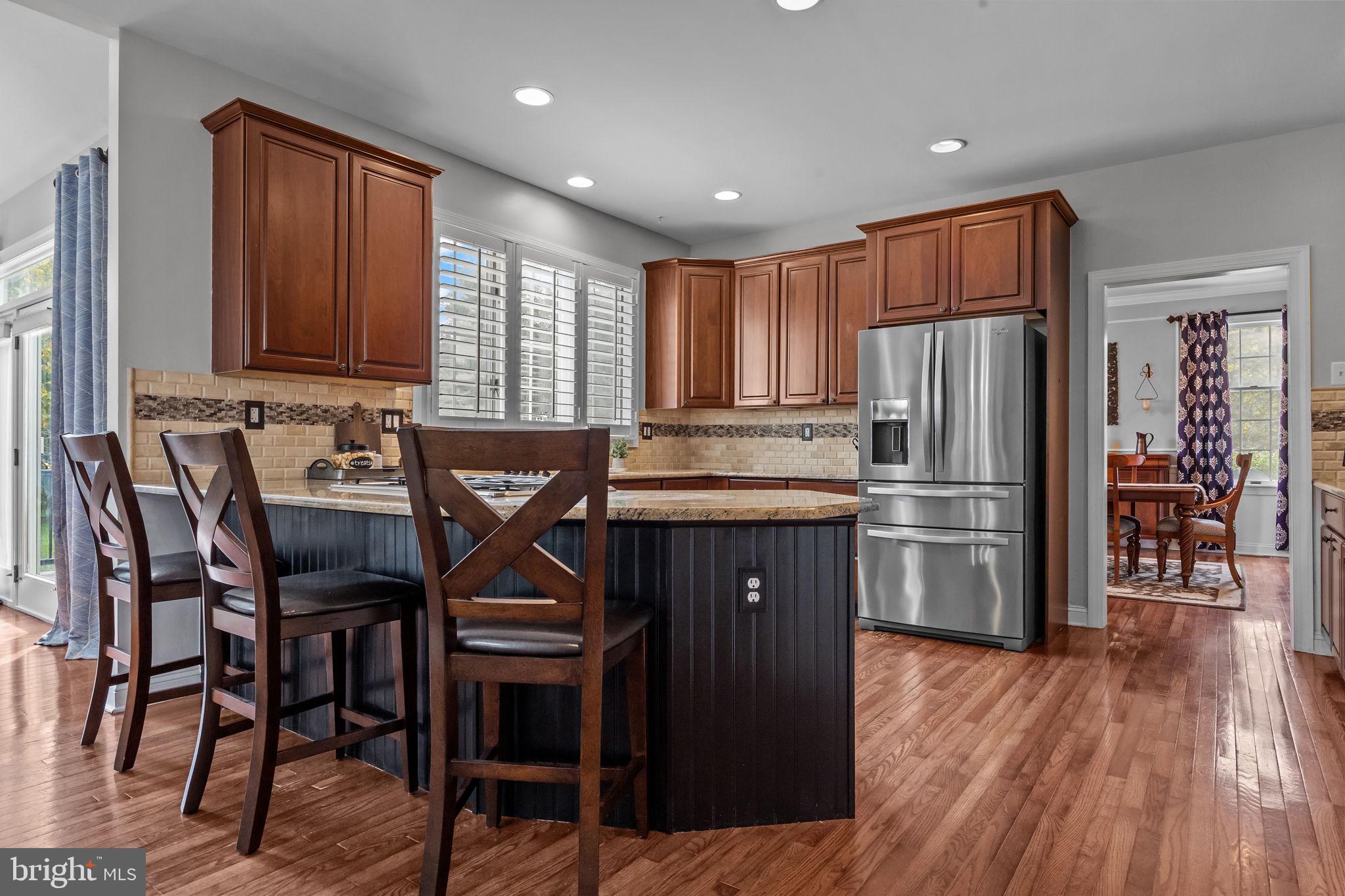 4605 Twinbrook Circle Doylestown, PA 18902 - Photo 13 of 53 Kitchen with peninsula, stainless steel appliances