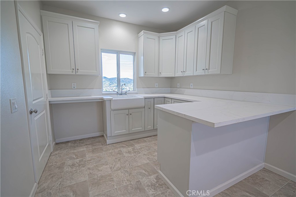 10540 Darling Road Agua Dulce, CA 91390 - Photo 14 of 56 Guest kitchenette