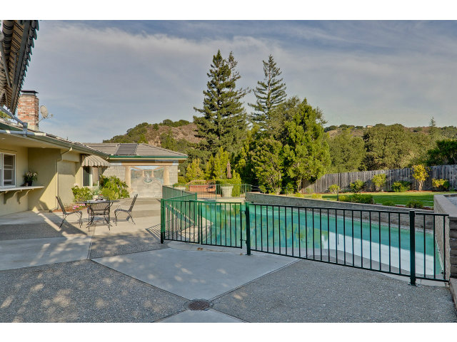 22530 Ricardo Road Cupertino, CA 95014 - Photo 21 of 25 Gallery Image 21