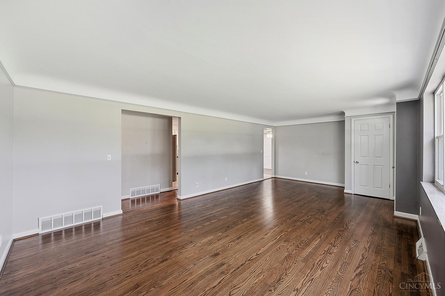 6718 Springdale Road Cincinnati, OH 45247 - Photo 6 of 34