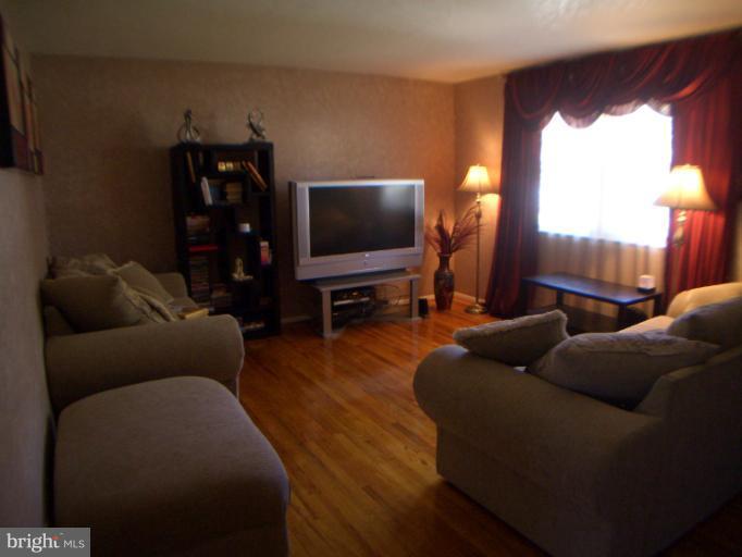 433 Highmeadow Road Reisterstown, MD 21136 - Photo 13 of 26 Living Room view 1