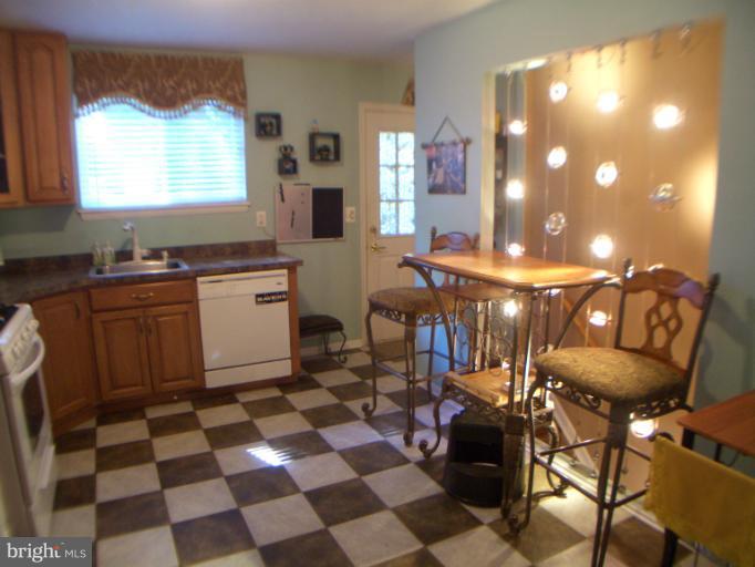 433 Highmeadow Road Reisterstown, MD 21136 - Photo 23 of 26 Kitchen view 4