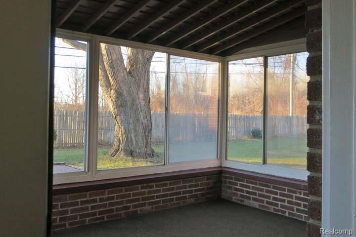 18000 Davidson Road Fraser, MI 48026 - Photo 9 of 26 house9sunroom.jpg