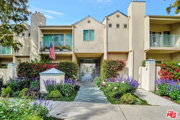 $4,000 | 14101 Dickens Street, Unit 10, Sherman Oaks, CA 91423