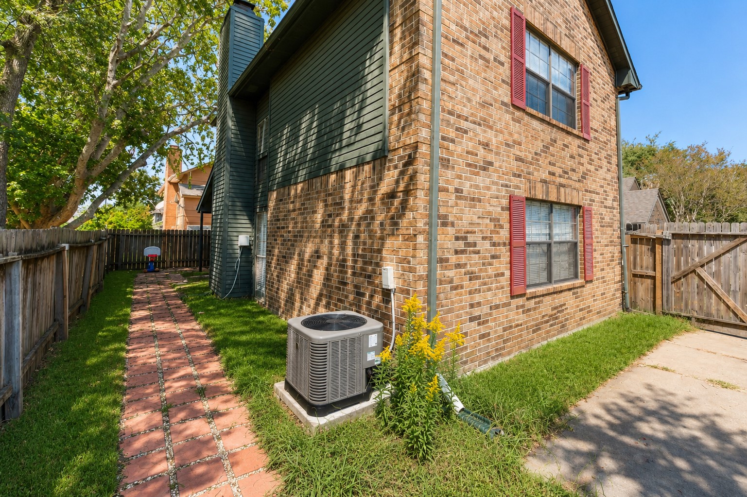 11 Regency Lane Houston, TX 77088 - Photo 21 of 22