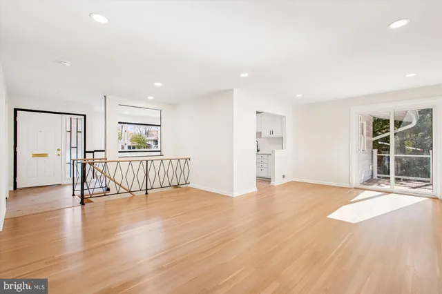 $3,995 | 11138 Byrd Drive, Fairfax, VA 22030