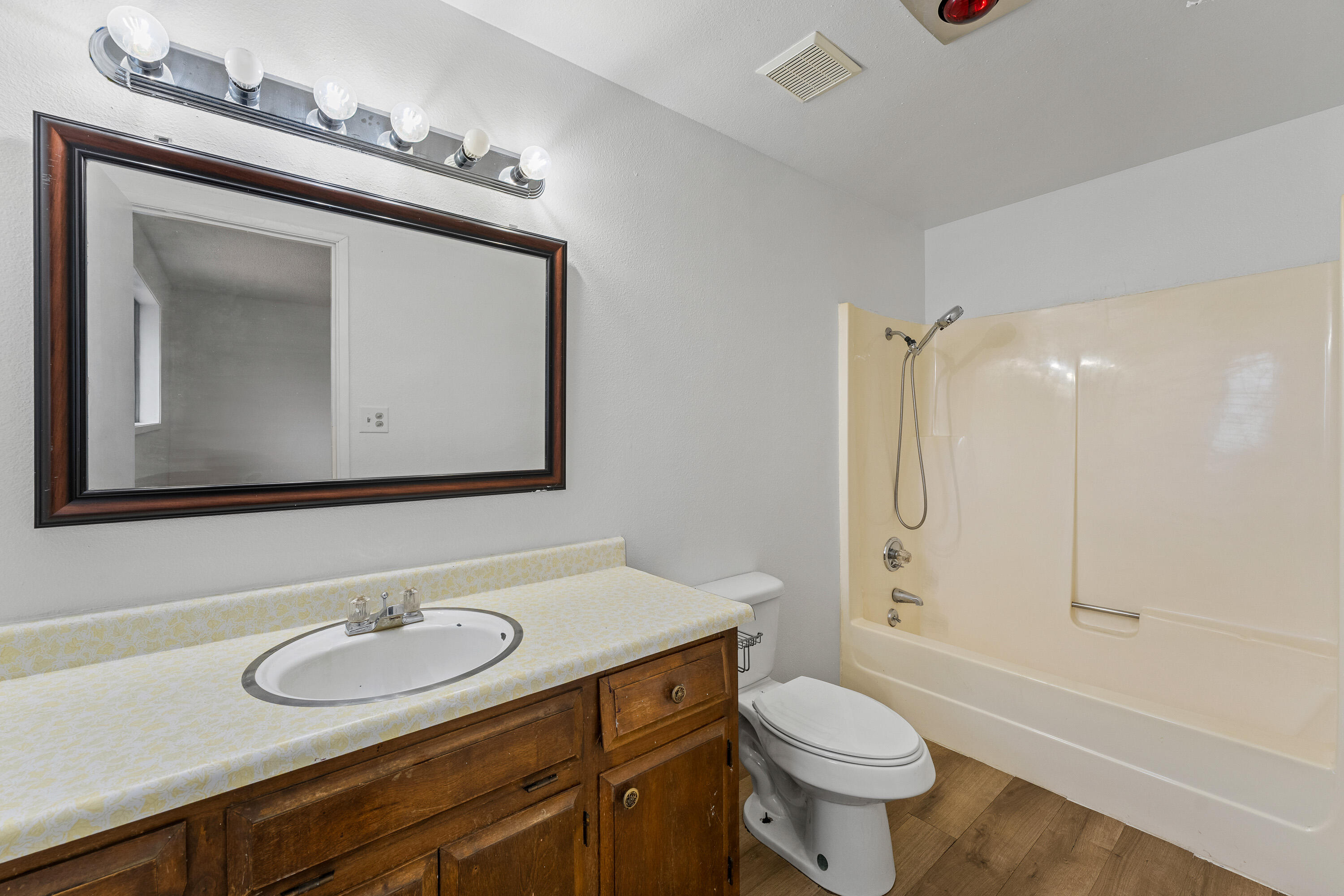 2098 Delta Waters Road Medford, OR 97504 - Photo 17 of 23 INT (14 of 14) (2)