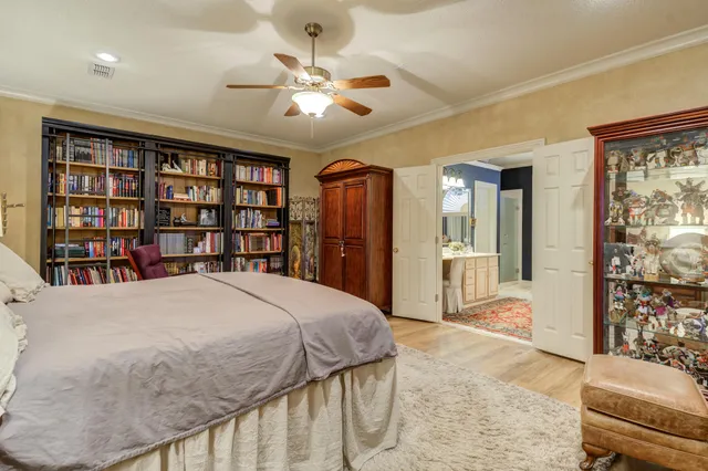 a en suite bathroom with a double vanity sink and a mirror