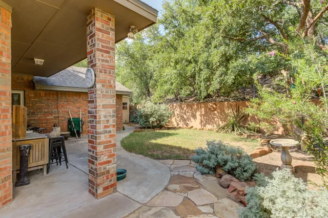 $680,000 | 30 West Lakeshore Drive, Ransom Canyon, TX 79366