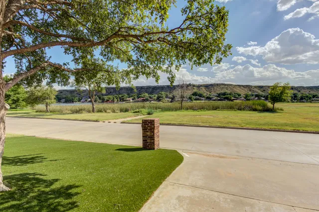 $680,000 | 30 West Lakeshore Drive, Ransom Canyon, TX 79366
