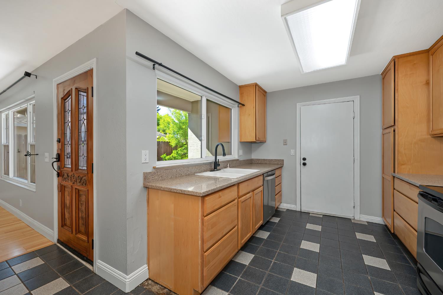 2806 Ganges Avenue Davis, CA 95616 - Photo 7 of 22