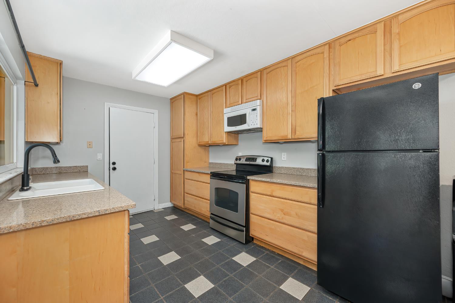 2806 Ganges Avenue Davis, CA 95616 - Photo 9 of 22