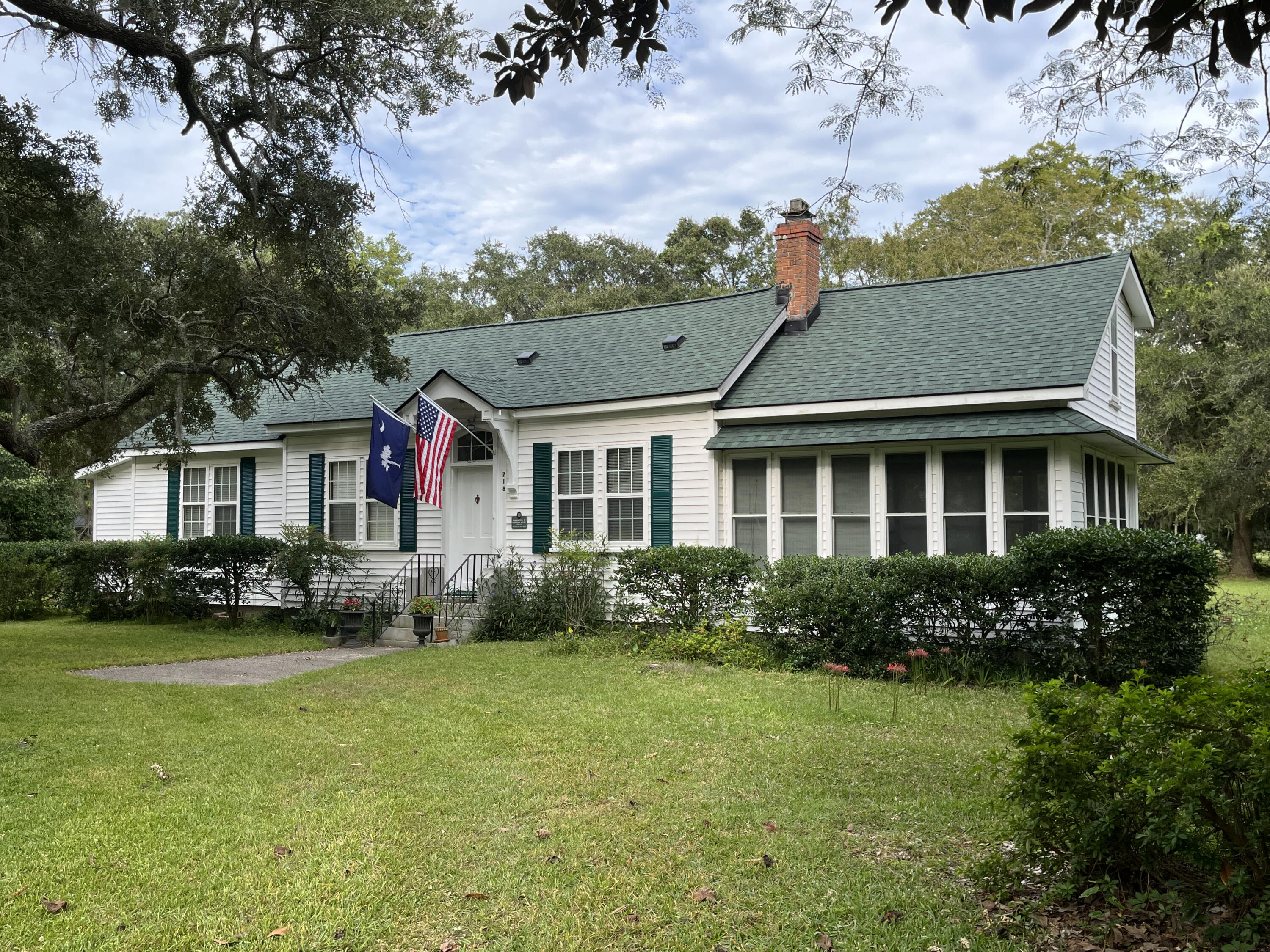 718 Morrison Street McClellanville, SC 29458 - Photo 1 of 14 IMG_8743.HEIC